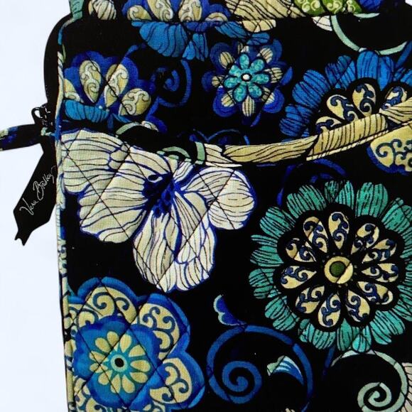 Vera Bradley multicolor crossbody bag with zipper closure and interior pockets - Picture 2 of 5
